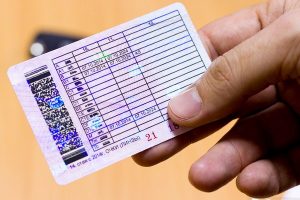 Как оформить национальное водительское удостоверение